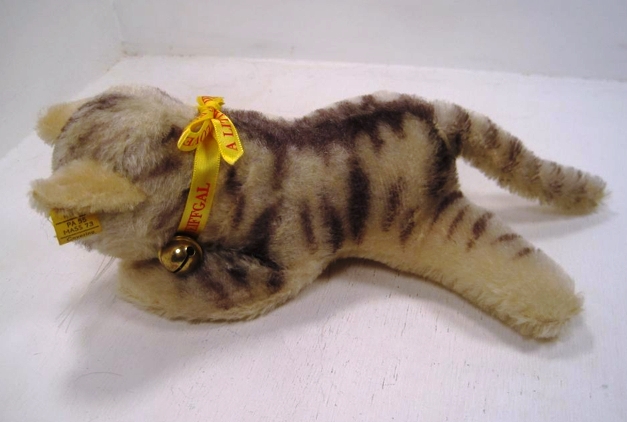 Steiff sleeping cat