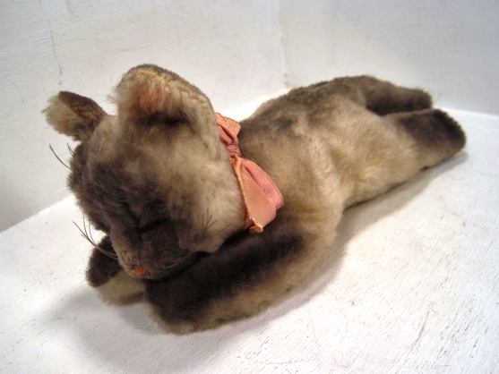 Steiff sleeping siamese cat