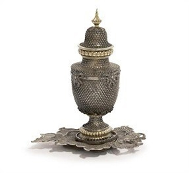 lidded urn