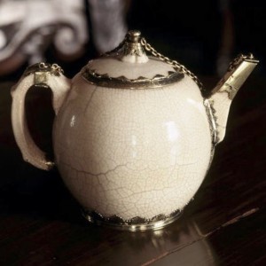 porcelain tea pot