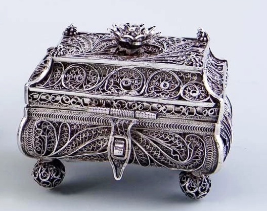 Silver filigree casket by Vasilij Potsov